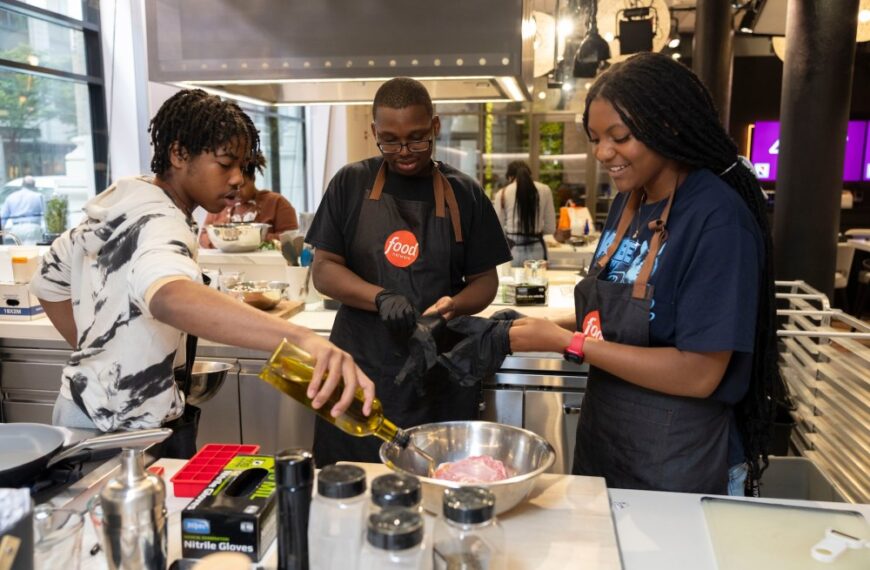 شبکه فود نتورک: آزمایشگاه سه‌روزه آشپزی برای دانش‌آموزان دبیرستانی و رقابت برای ارائه برنامه جدید