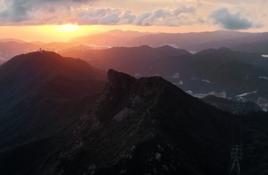 موفقیت گیشه هنگ‌کنگی «Four Trails» در بریتانیا اکران می‌شود و جشنواره فیلم Odyssey را افتتاح می‌کند