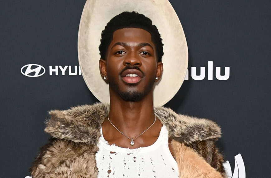 لیل ناز اکس با چهار اتهام جنایی روبرو و با وثیقه آزاد شد