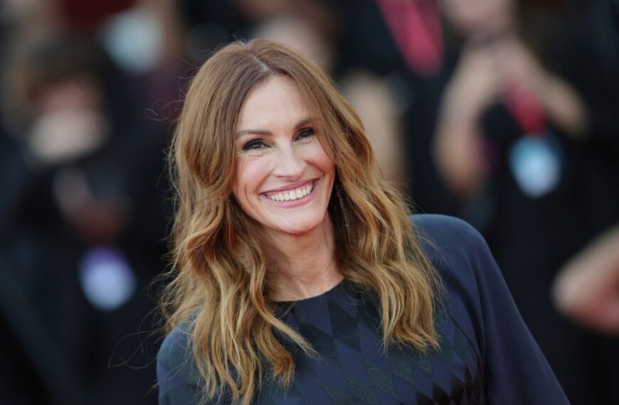 جولیا رابرتز در جشنواره ونیز با اشک و بوسه از لوکا گوادانینو برای فیلم «After the Hunt» تقدیر کرد