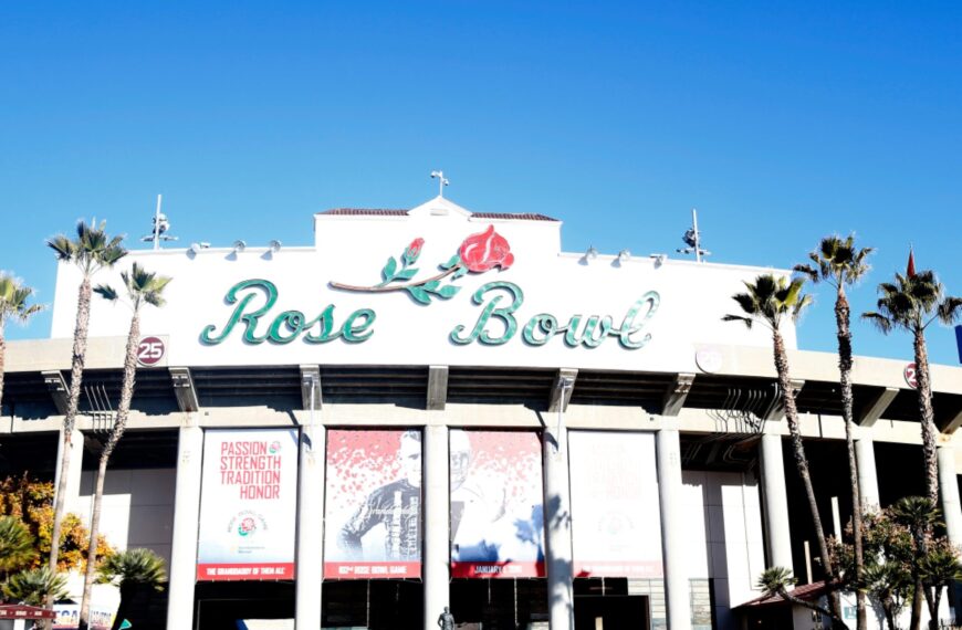 مردی در ارتباط با ضرب و شتم زن در کنسرت Rufus Du Sol در Rose Bowl دستگیر شد؛ ویدئوی ویروسی حادثه