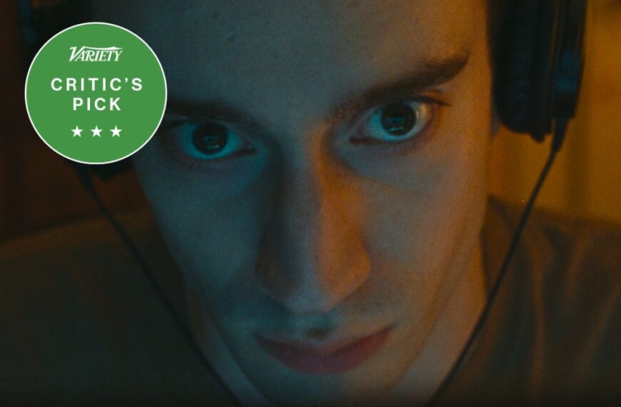 بررسی «Lurker»: داستان جذاب و نگران‌کننده ورود یک گیک به دنیای شهرت در فیلم الکس راسل