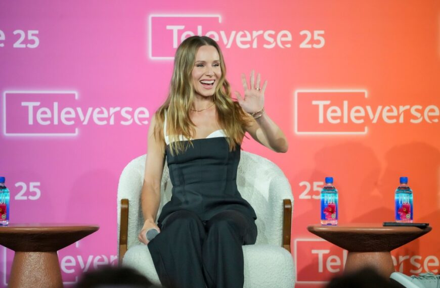 کریستن بل: چرا بوسه اول «هیچ‌کس این را نمی‌خواهد» تماشاگران را شیفته می‌کند؟ «آرامش می‌تواند بسیار پرشور باشد»