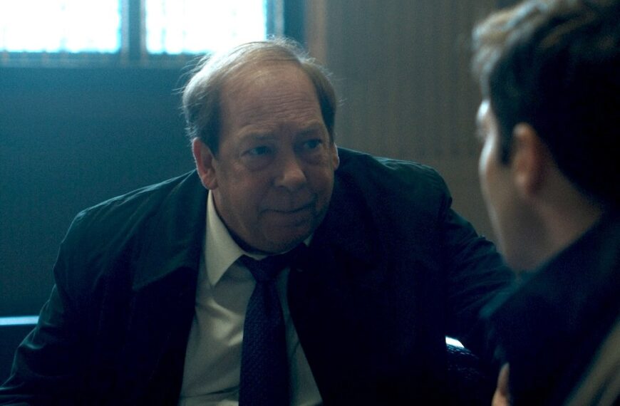 بازیگر «Presumed Innocent» بیل کمپ درباره صحنه انفجار سورئال و درخواست برای بردن سر مصنوعی: «گفتند نه»