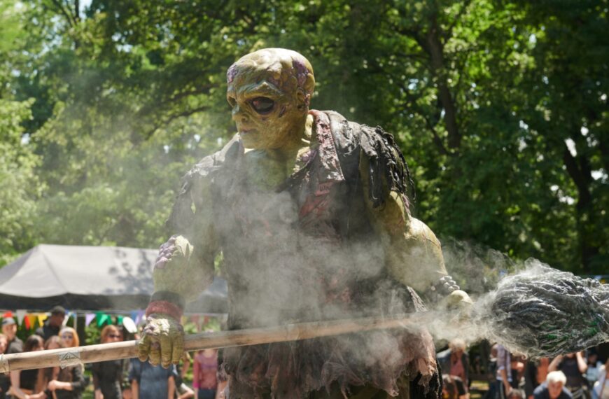 نگرانی‌های کارگردان «The Toxic Avenger» درباره توقف پروژه و جذب ستارگان به یک فیلم بدون درجه‌بندی و امید به دنباله‌سازی