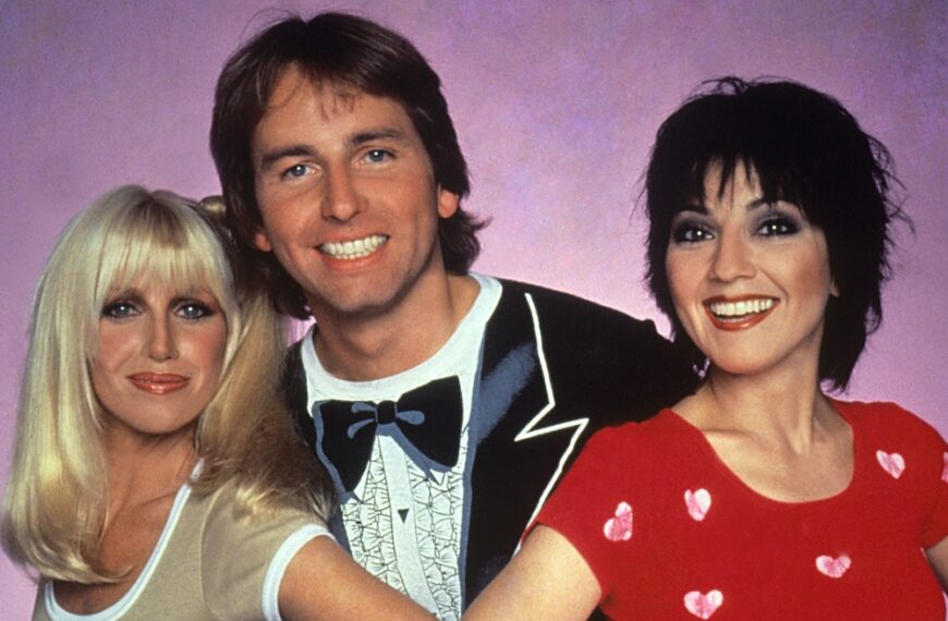 خوانش فیلمنامه «Three’s Company» با حضور آدام دیواین، جیسون الکساندر و کیلی کوئوکو توسط بنیاد جان ریتر