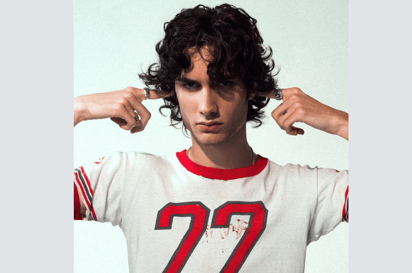 بررسی آلبوم: صعود Sombr از موسیقی اتاق خواب به صحنه بزرگ با آلبوم جذاب «I Barely Know Her»