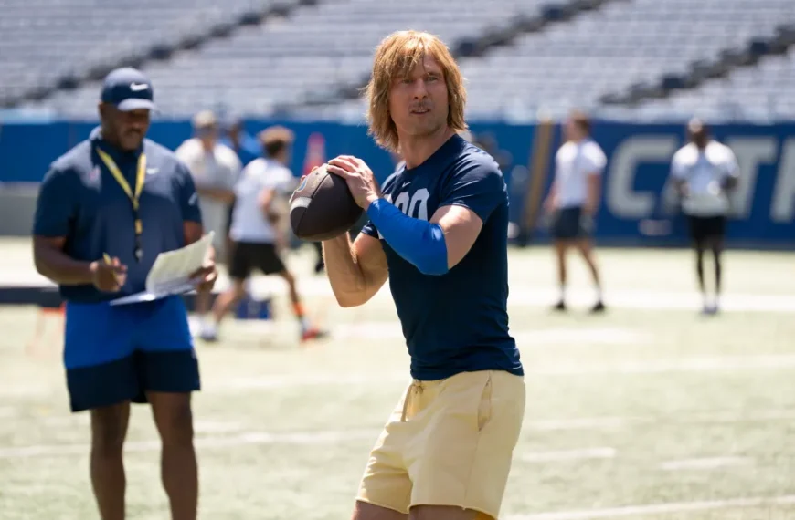 کمدی فوتبالی «Chad Powers» با بازی گلن پاول: آیا می‌تواند به موفقیت «Ted Lasso» برسد؟