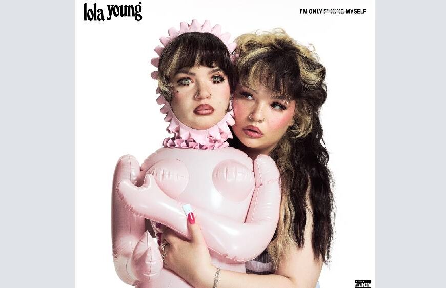 بررسی آلبوم جدید لولا یانگ: آشوب و زندگی‌نامه‌ای در «I’m Only F—ing Myself»