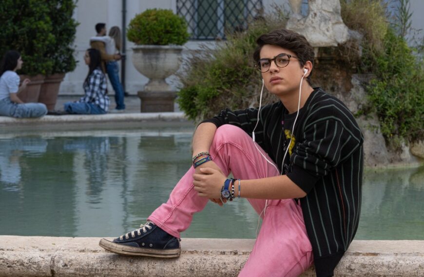 نیک کاساوتیس کارگردان بازسازی آمریکایی فیلم موفق ایتالیایی «پسر با شلوار صورتی»