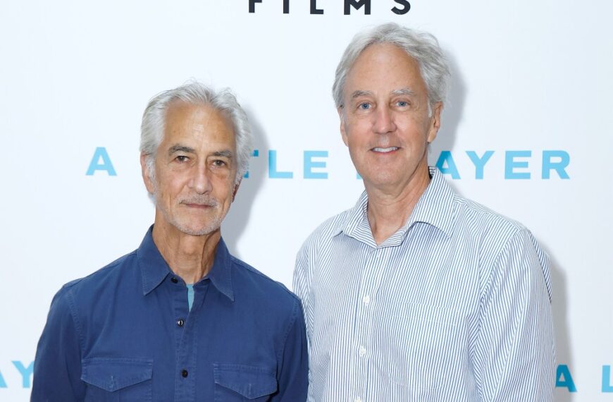 «تحلیل فیلم مستقل و احساسی ‘A Little Prayer’ با بازی دیوید استراترن و کارگردانی آنگوس مک‌لاکلن»