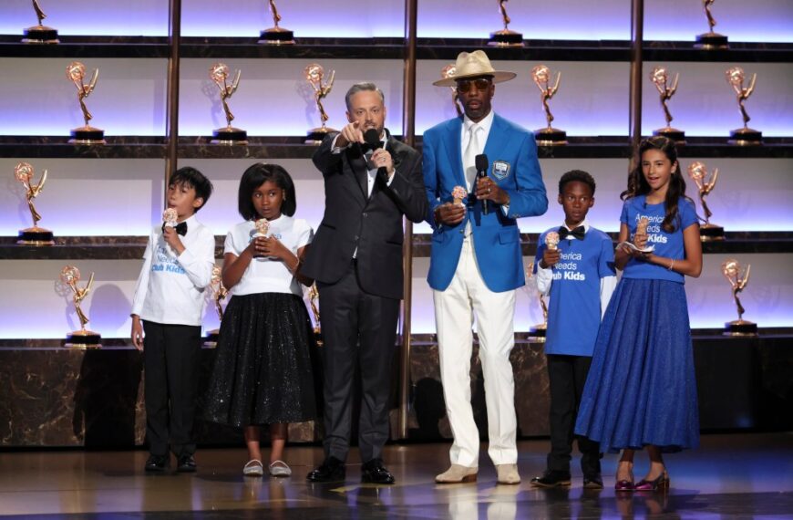 پشت صحنه امی: شوخی‌های باشگاه‌های پسران و دختران، غیبت اریک دین و اجرای نیت بارگاتزه و بیشتر