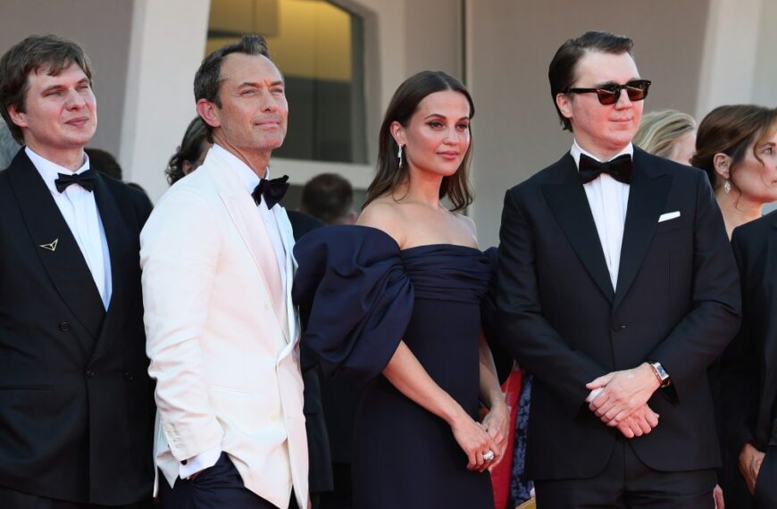 جود لاو در نقش پوتین در «جادوگر کرملین» و تشویق ۱۰ دقیقه‌ای در ونیز