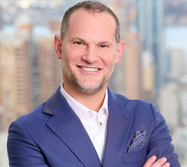 جدایی جاستین دینی از پارامونت کامونیکیشنز