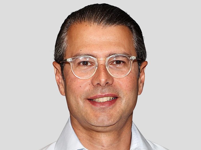 خروج کریشان باتیا از آمازون پس از موفقیت در تلویزیون