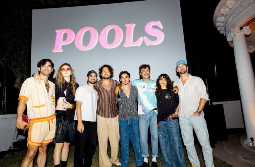 اودسا آزیون: چگونه فیلم “Pools” به مخاطبان کمک می‌کند با خود جوان‌تر و آزادترشان ارتباط برقرار کنند