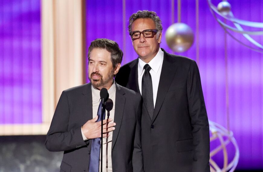 بازیگران «Everybody Loves Raymond» دوباره گرد هم می‌آیند؛ براد گرت به ری رومانو: «دفعه بعدی که در امی‌ها باشم، در بخش یادبود&hellip;