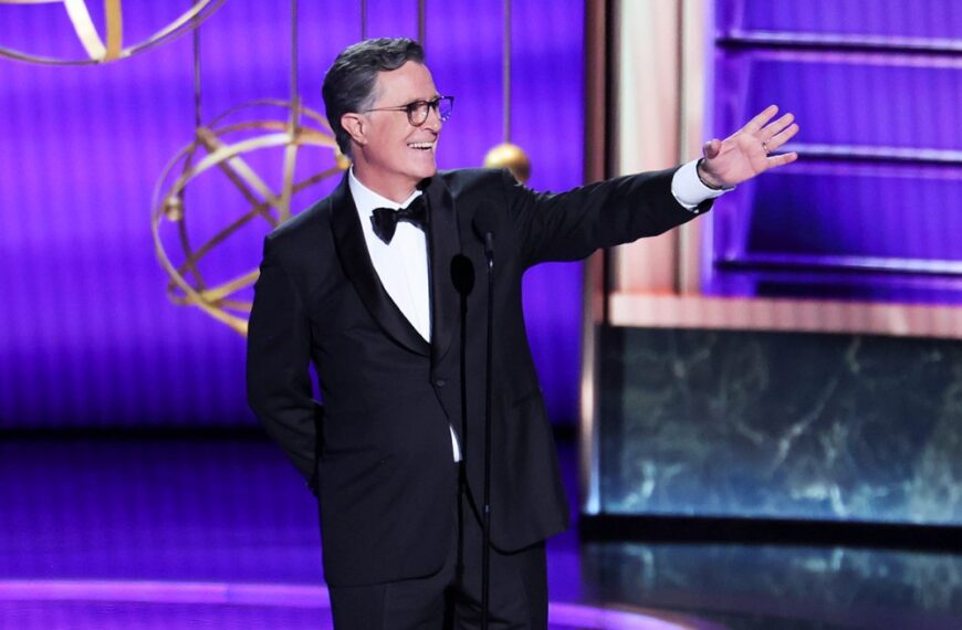 استیون کولبر با تشویق ایستاده در امی‌ها پس از لغو «Late Show» توسط CBS