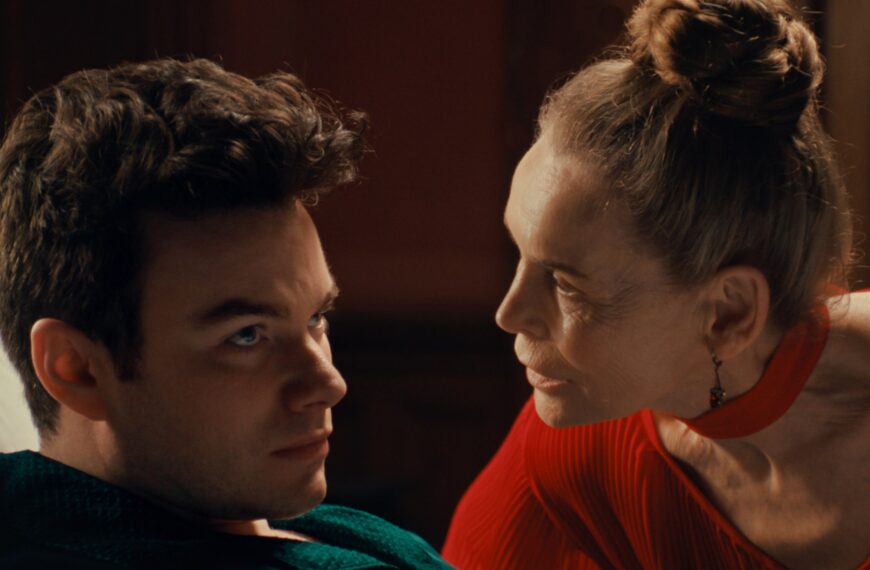 چگونه «The Restoration at Grayson Manor» ترکیبی از سریالهای صابونی، وحشت جسمانی و طنز تاریک را به یک فانتزی کوئیر تبدیل میکند…