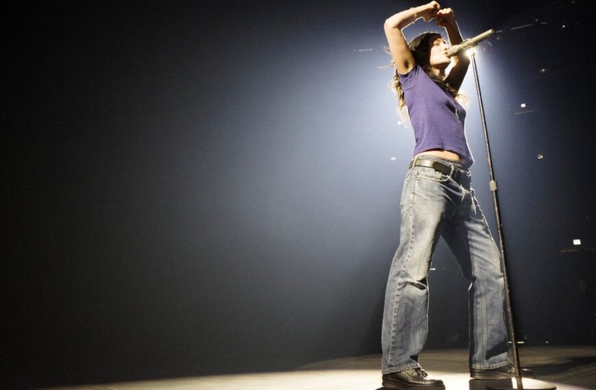 اجرای احساسی و متفاوت Lorde در کنسرت ‘Ultrasound’ شیکاگو: نقد و بررسی کنسرت