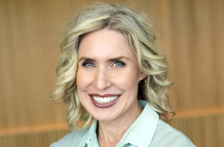 جنیفر گونرینگ از مدیرعاملی شرکت سیاسی هالیوود کناره‌گیری کرد و مشاوره جدیدی راه‌اندازی کرد