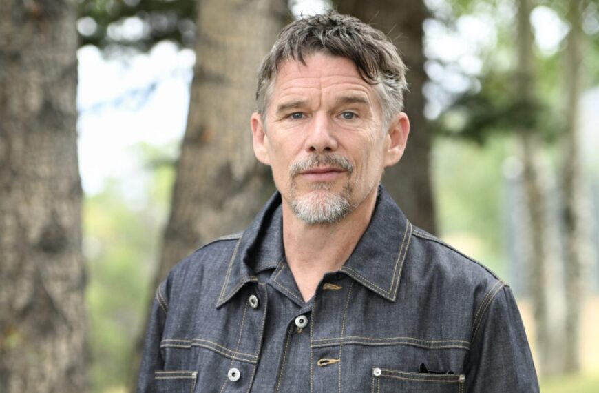 ایتن هاوک: کارگردانی مستند مرل هگارد «Highway 99» و بازی در فیلم اسکاری «Blue Moon»