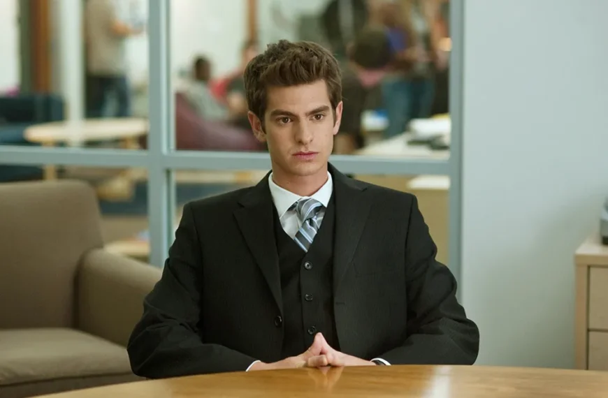 اندرو گارفیلد در دنباله «The Social Network» حضور نخواهد داشت: ادواردو ساورین در سنگاپور خوش می‌گذراند