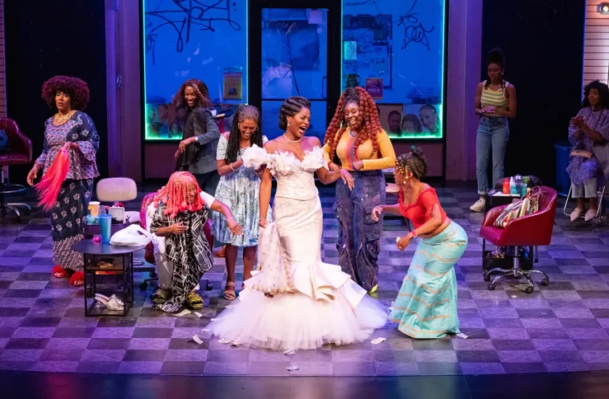 بررسی نمایش «Jaja’s African Hair Braiding»: کمدی گروهی غنی و جذاب در Mark Taper Forum