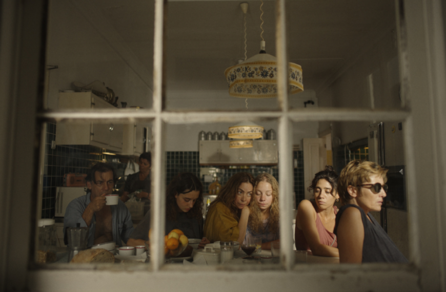 «۱۸ حفره تا بهشت» و مستند فرانسوی-نپالی «خداحافظ خواهران» در رقابت تالین توسط Alpha Violet