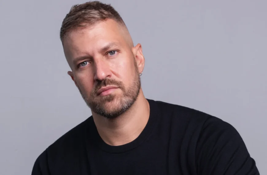 گفتگو با دیمون کارداسیس درباره مستند «آقای اسکورسیزی» و اقتباس «کلیسای شنبه» به موزیکال صحنه‌ای با همکاری سیا