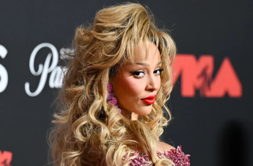 اجرای Doja Cat در مراسم هنر و فیلم LACMA