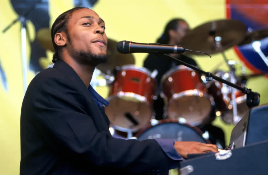 ده آهنگ کلاسیک دی‌آنجلو: از کاورهای Prince تا دوئت با Erykah Badu و Lauryn Hill