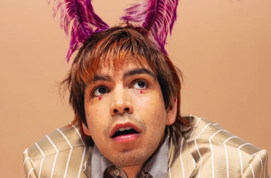 خولیو تورس ویژه‌برنامه HBO «نظریه‌های رنگ» را پس از اجرای موفق در برادوی معرفی می‌کند