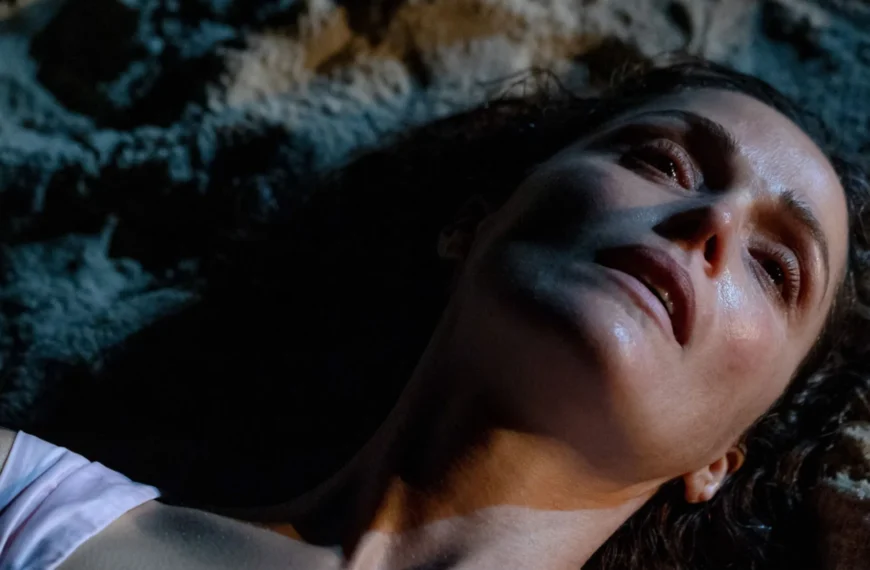 بررسی «If I Had Legs I’d Kick You»: درخشش رز بیرن در درام آشوب‌زده مادرانه