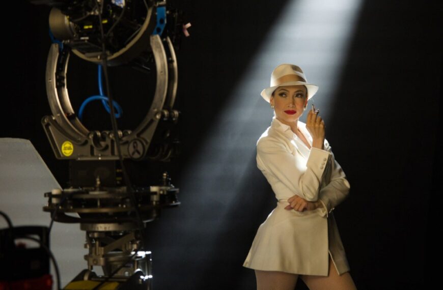 چگونه موزیکال‌های وینسنت مینلی در MGM طراحی صحنه «Kiss of the Spider Woman» را الهام بخشیدند