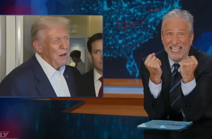 جان استوارت: ترامپ قطعاً برای دوره سوم برنامه‌ریزی می‌کند؛ «سالن ۹۰ هزار فوتی برای نفر بعدی نیست»