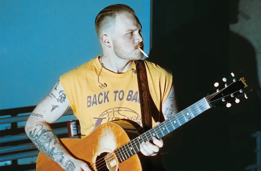 واکنش زک برایان به منتقدان: آهنگ جدیدم به هیچ‌کدام از جناح‌های افراطی تعلق ندارد