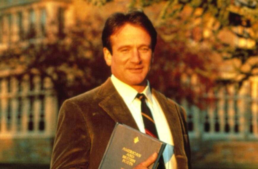 اتان هاوک: رابین ویلیامز در «Dead Poets Society» بدون پیروی از فیلمنامه عمل می‌کرد و ایده‌هایش را اجرا می‌کرد
