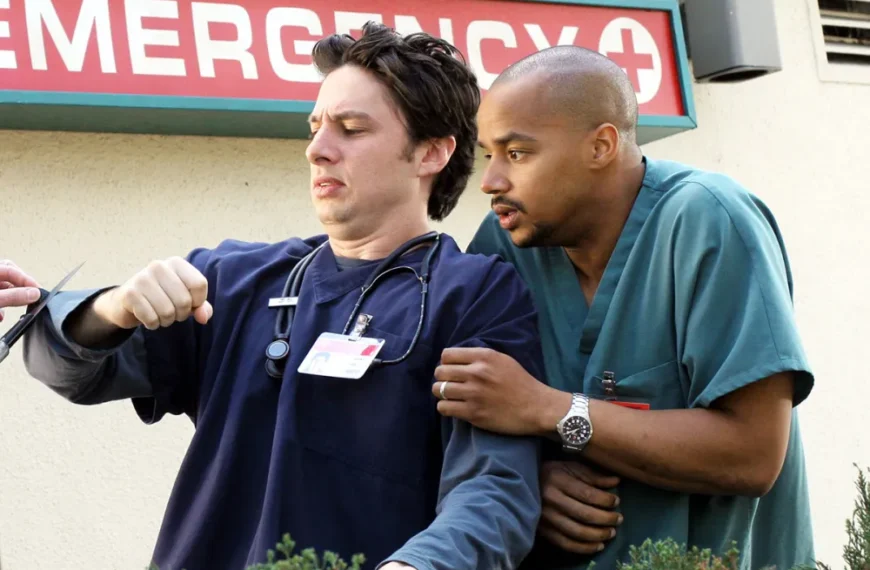 خروج تیم هوبرت از پروژه احیای «Scrubs» در میانه تولید؛ عاصم باترا باقی می‌ماند