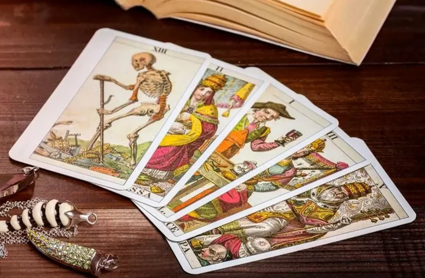 فال تاروت سه کارتی پنج‌شنبه ۸ آبان ۱۴۰۴