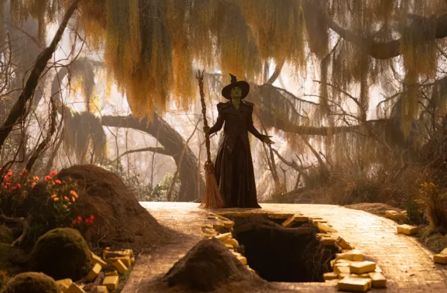 چگونه طراح صحنه «Wicked: For Good» لانه الفابا را با چوب و سبزه ساخت: «یک نصب هنری»