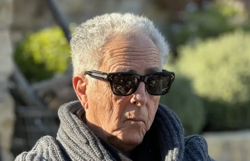 چاک لوری، جیمز باروز، گلن و لس چارلز و تد دنسون در مراسم یادبود بوب برودر ادای احترام کردند