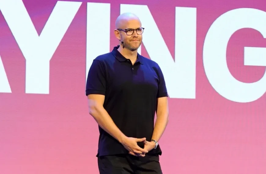 اسپاتیفای با ۷۰۰ میلیون کاربر ماهانه در سه‌ماهه سوم، درآمد ۷ درصد افزایش یافت: «همه چیز به اصول کاربر برمی‌گردد» مدیرعامل دنیل&hellip;