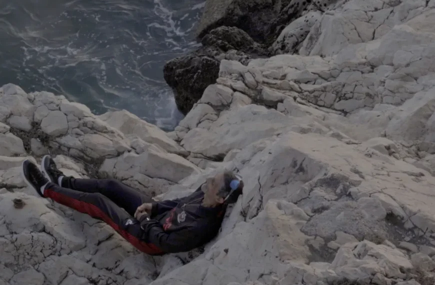 زندگی و زمانه ایون جی: داستان مهاجر بی‌خانمانی که به ستاره رسانه‌ای تبدیل شد اما تنها عشق می‌خواست