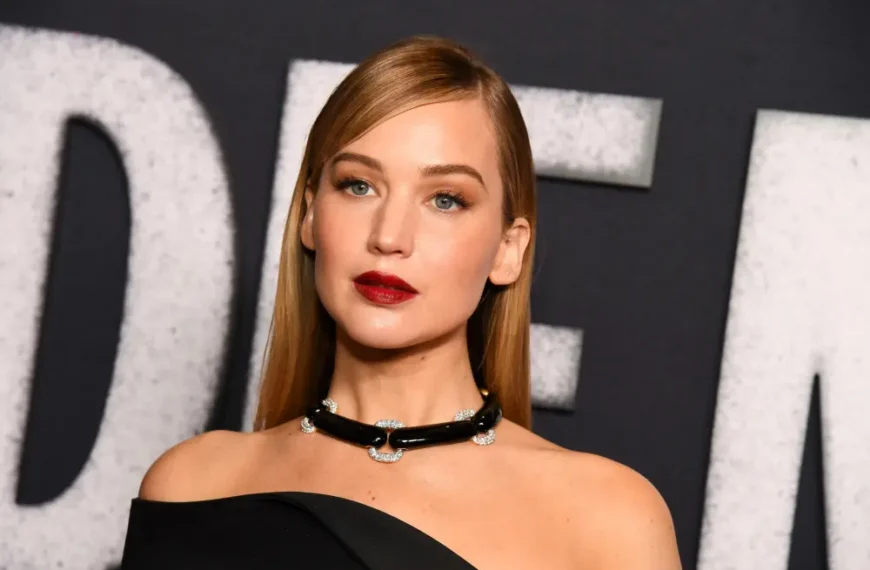 جنیفر لارنس بدون هماهنگ‌کننده صحنه‌های صمیمی با رابرت پتینسون: «او منحرف نیست» و عدم ویرایش سلولیت در «Die My Love»